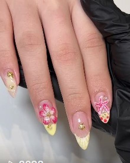 Mẫu nail vàng xanh