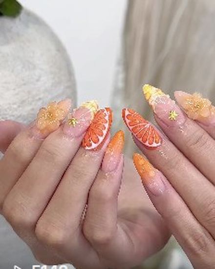 Manicure Pedicure - sơn sửa móng lên màu