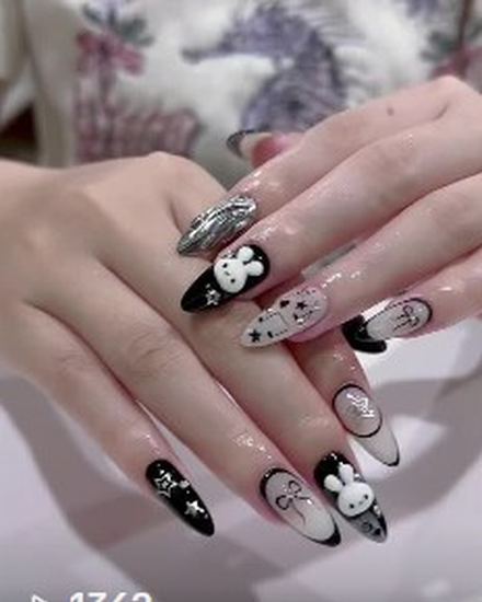 Mẫu nail hồng nhũ