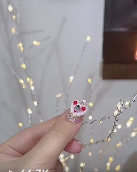 Mẫu nail lấp lánh